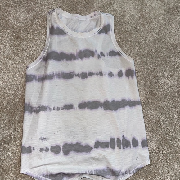 Lululemon Size 4 Athletic Top - Picture 1 of 3